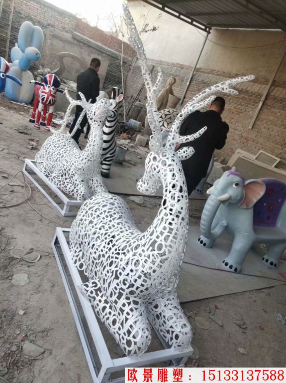 不锈钢字母拼接镂空鹿雕塑 动物景观鹿雕塑1